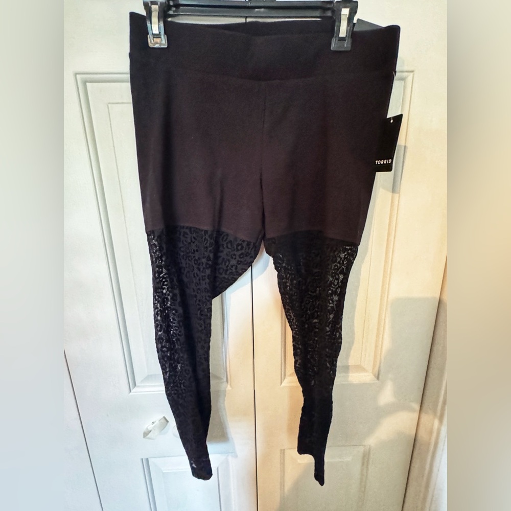Torrid Flocked Leggings Women's 1X Black Leopard Cotton Velvet Embossed NWT